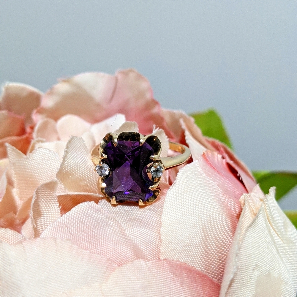 10K Yellow Gold Amethyst Ring